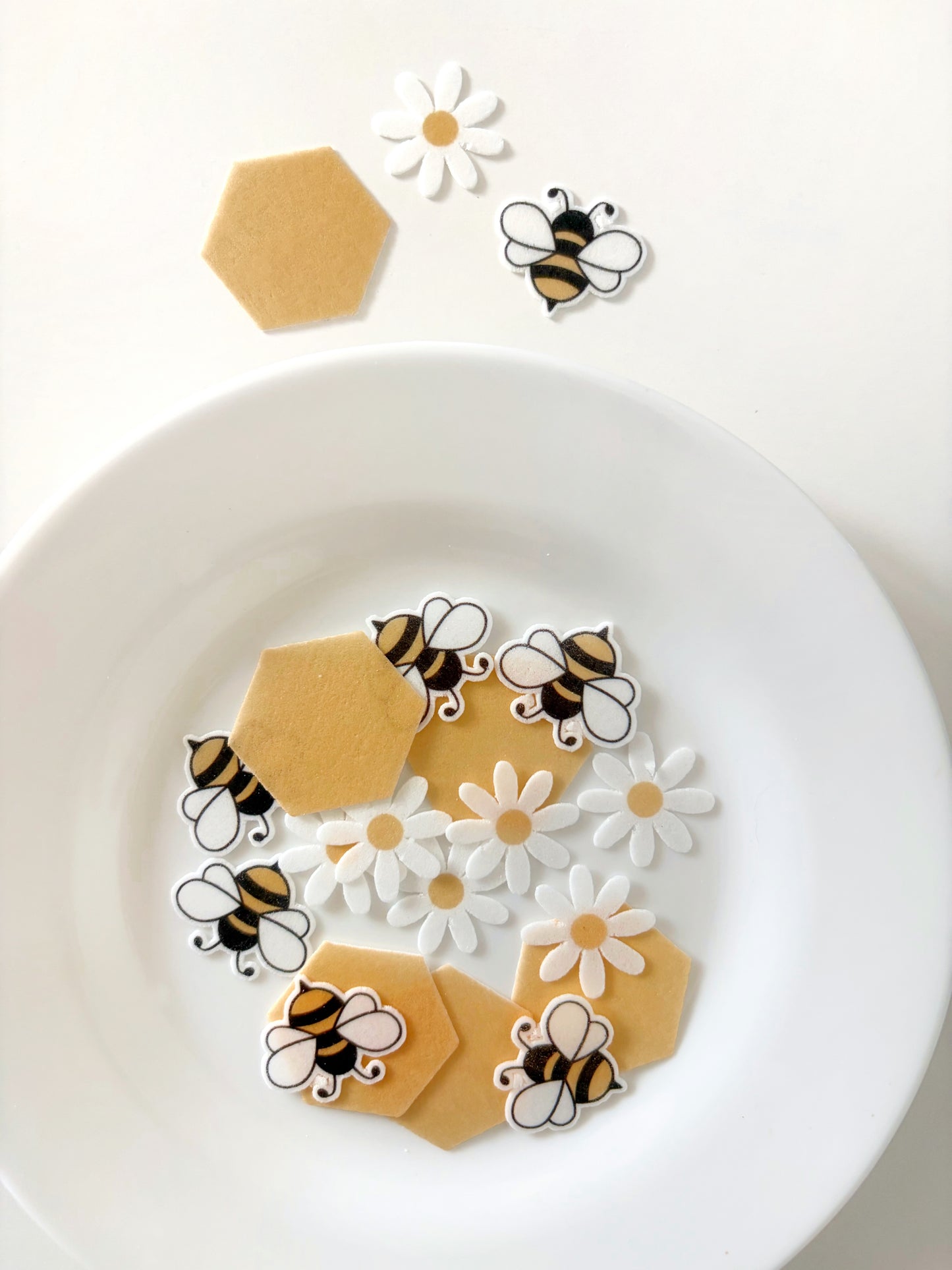 Abejita con flores • 20u